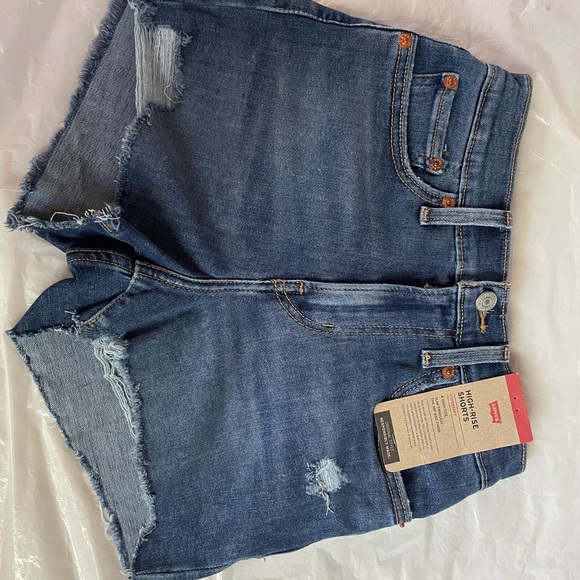 Levi High Rise Shorts Hypersoft Size 25 - Picture 4 of 10